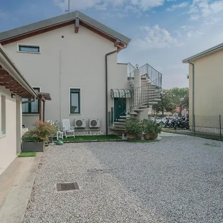 Natalina - A 100 Metri Dalle Terme Virgilio