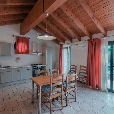Natalina - A 100 Metri Dalle Terme Virgilio Sirmione