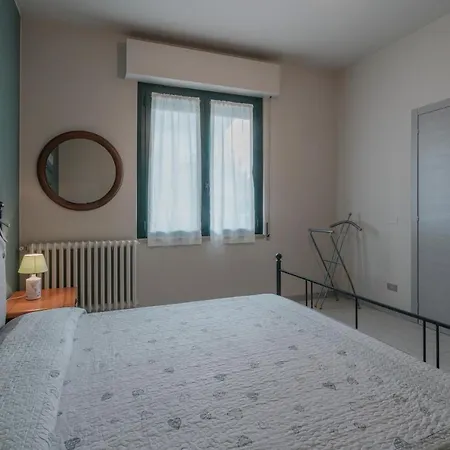 Natalina - A 100 Metri Dalle Terme Virgilio Casa de Férias *